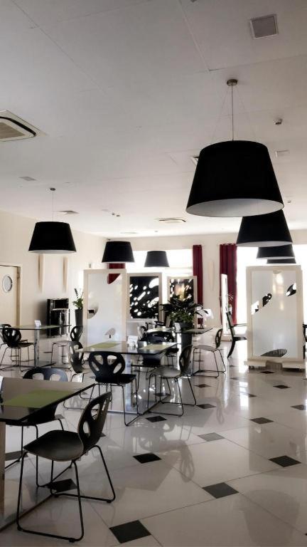 Restauracja 32 Motel 格雷菲采 外观 照片