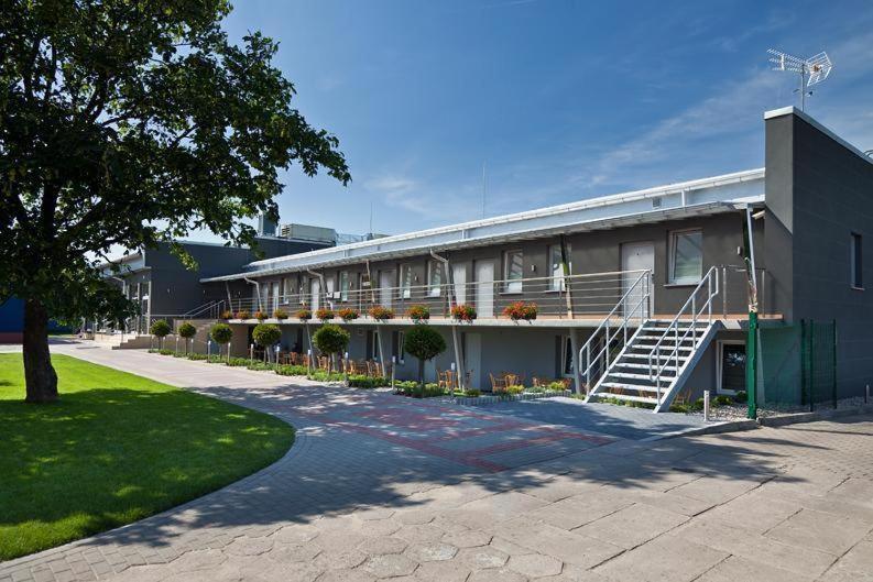Restauracja 32 Motel 格雷菲采 外观 照片