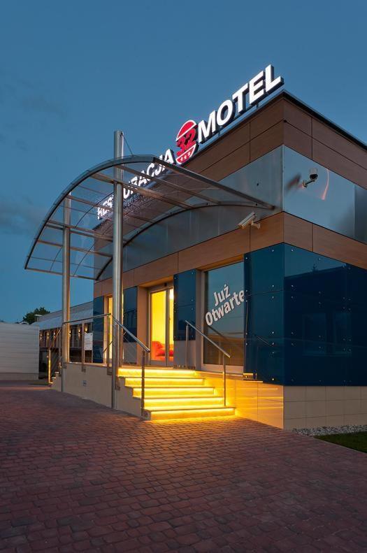 Restauracja 32 Motel 格雷菲采 外观 照片